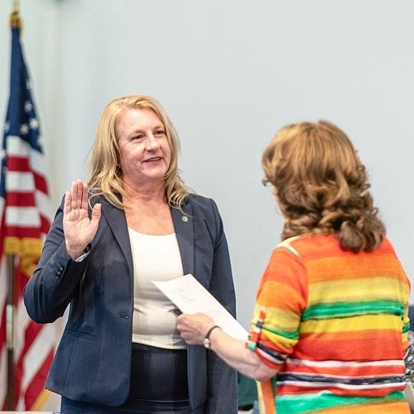 Jill Stearns being sworn in as Cuesta College Superintendent/President. Photo courtesy of Cuesta College

