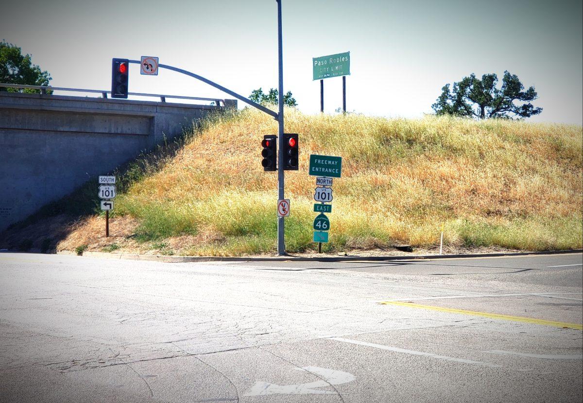 Crossroads in Paso Robles, Calif. Photo by Mena Rafiee
