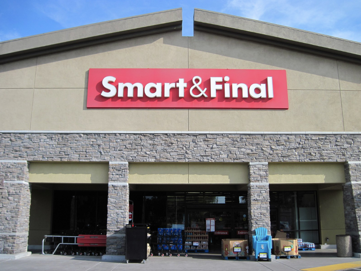 Image of grocery store Smart &amp; Final. Photo by TaurusEmerald