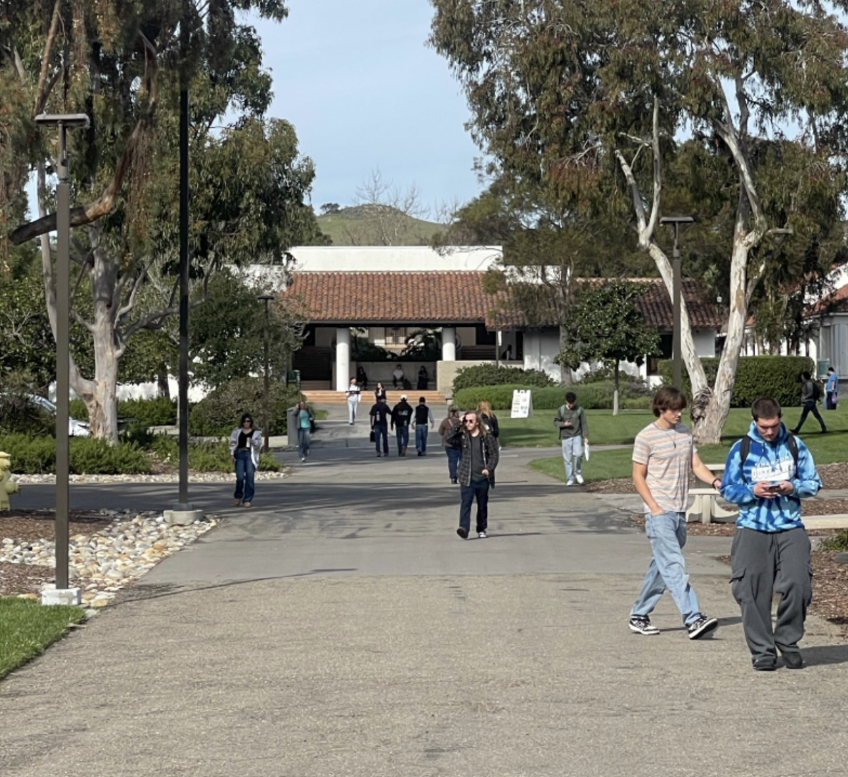 Several Cuesta students across campus are searching for their first day classes near the Humanities Forum on Jan. 20.